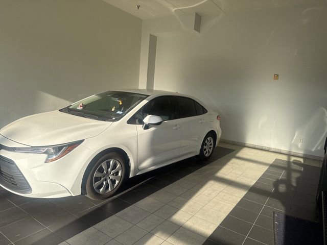 Certified 2025 Toyota Corolla LE image 1