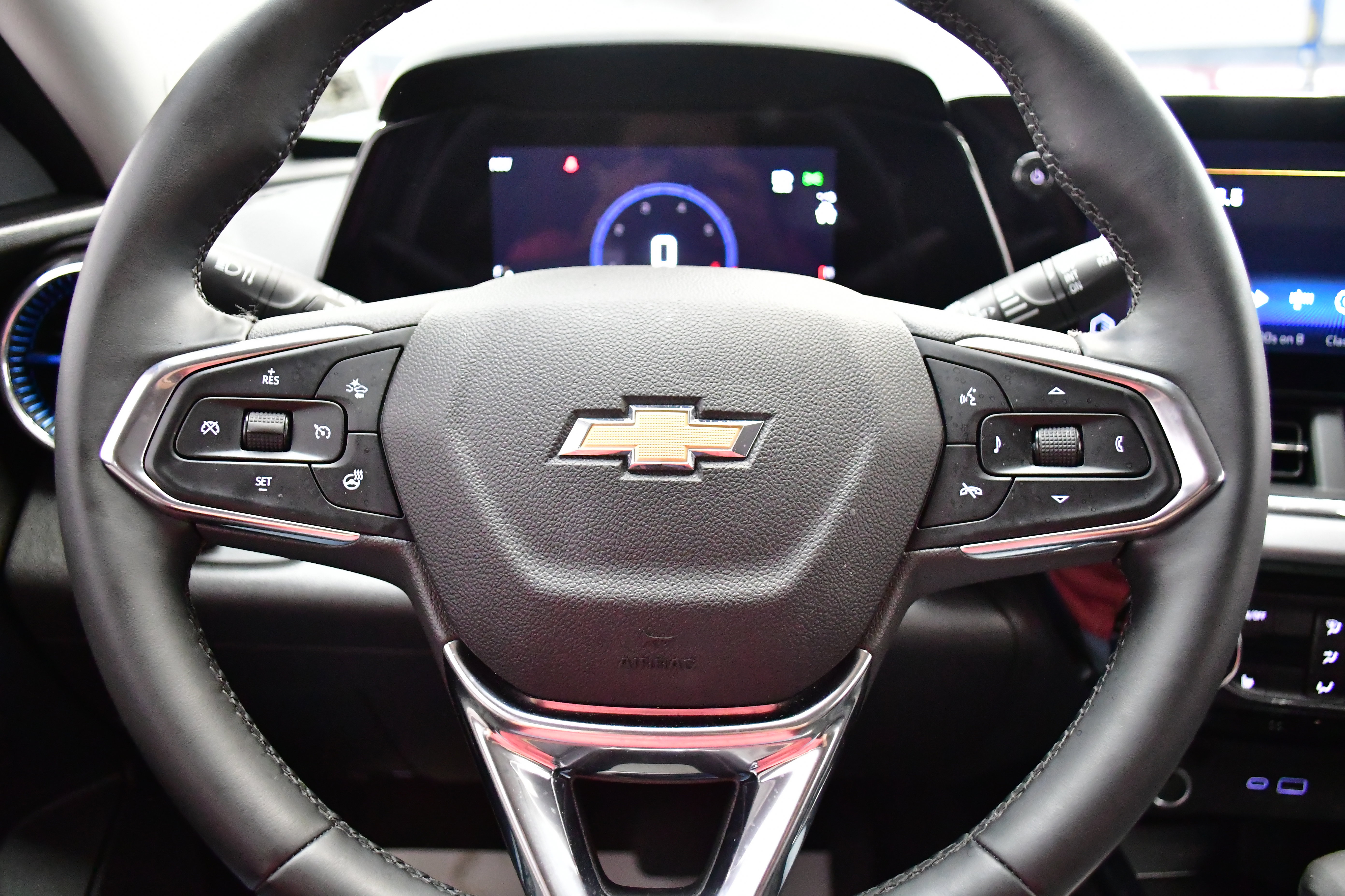 Used 2025 Chevrolet Trax LT w/ LT Convenience Package image 29