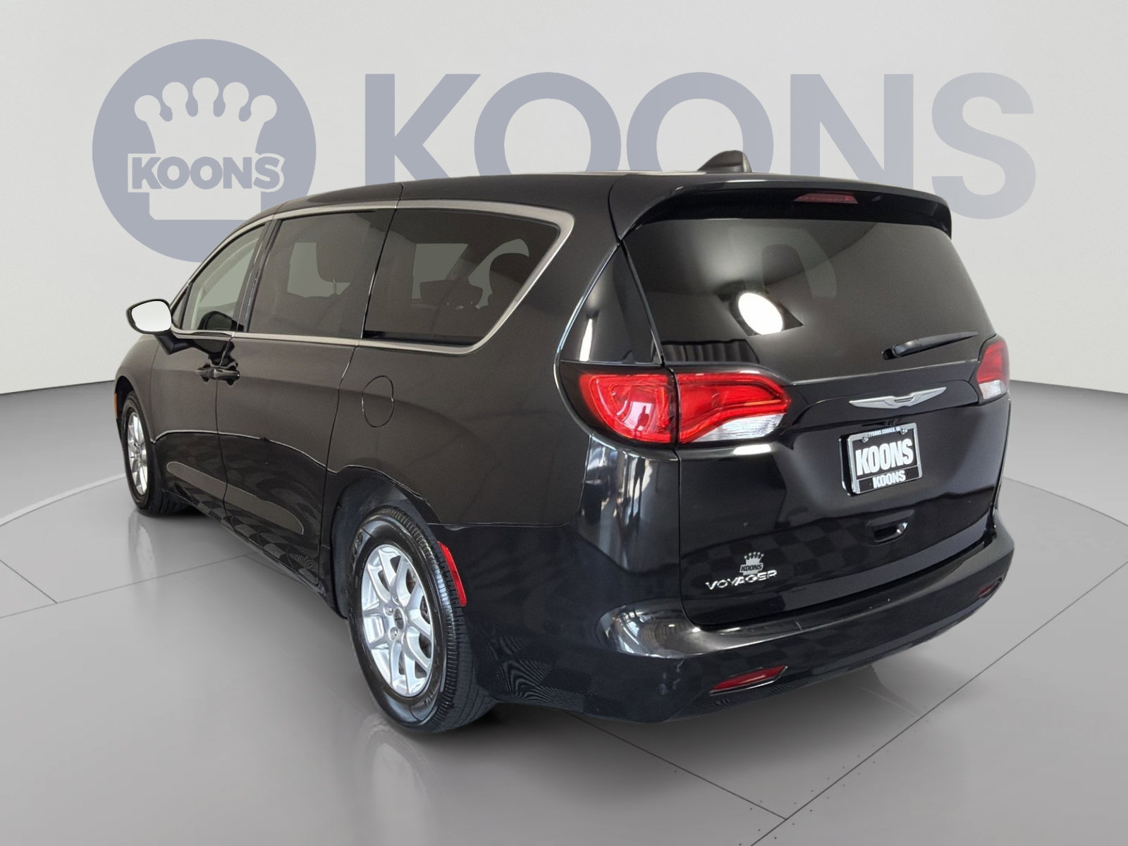 Used 2022 Chrysler Voyager LX FWD image 4