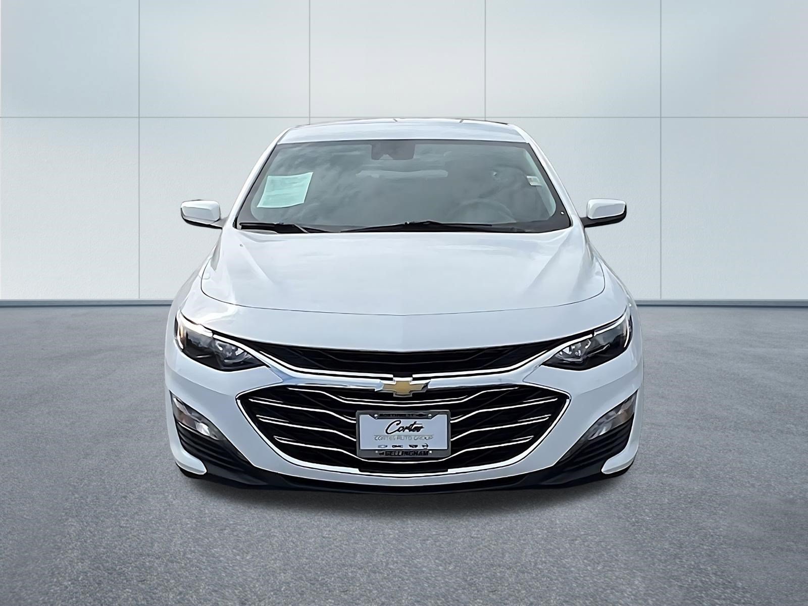 Used 2025 Chevrolet Malibu LT FWD image 2
