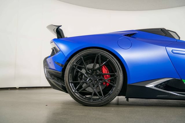 Used 2019 Lamborghini Huracan Performante AWD/4WD image 10
