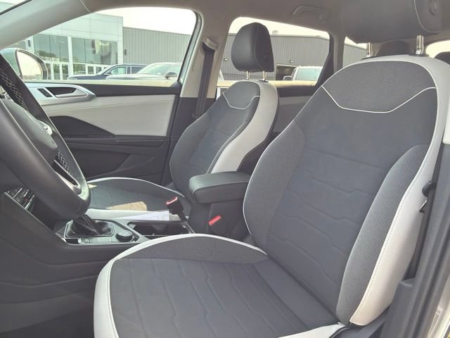 Used 2025 Volkswagen Taos SE AWD/4WD image 15