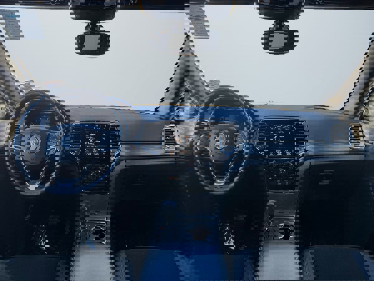 Used 2019 Jeep Grand Cherokee Altitude image 10