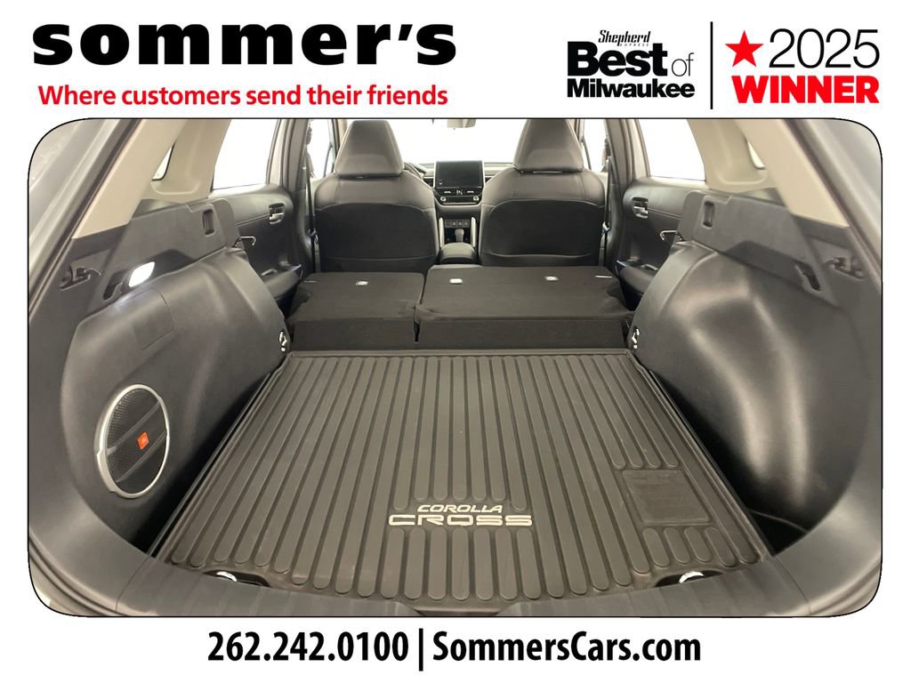 Used 2025 Toyota Corolla Cross XLE w/ Convenience Package image 28