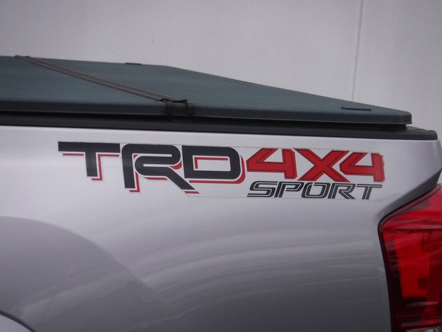 Used 2017 Toyota Tacoma TRD Sport image 5
