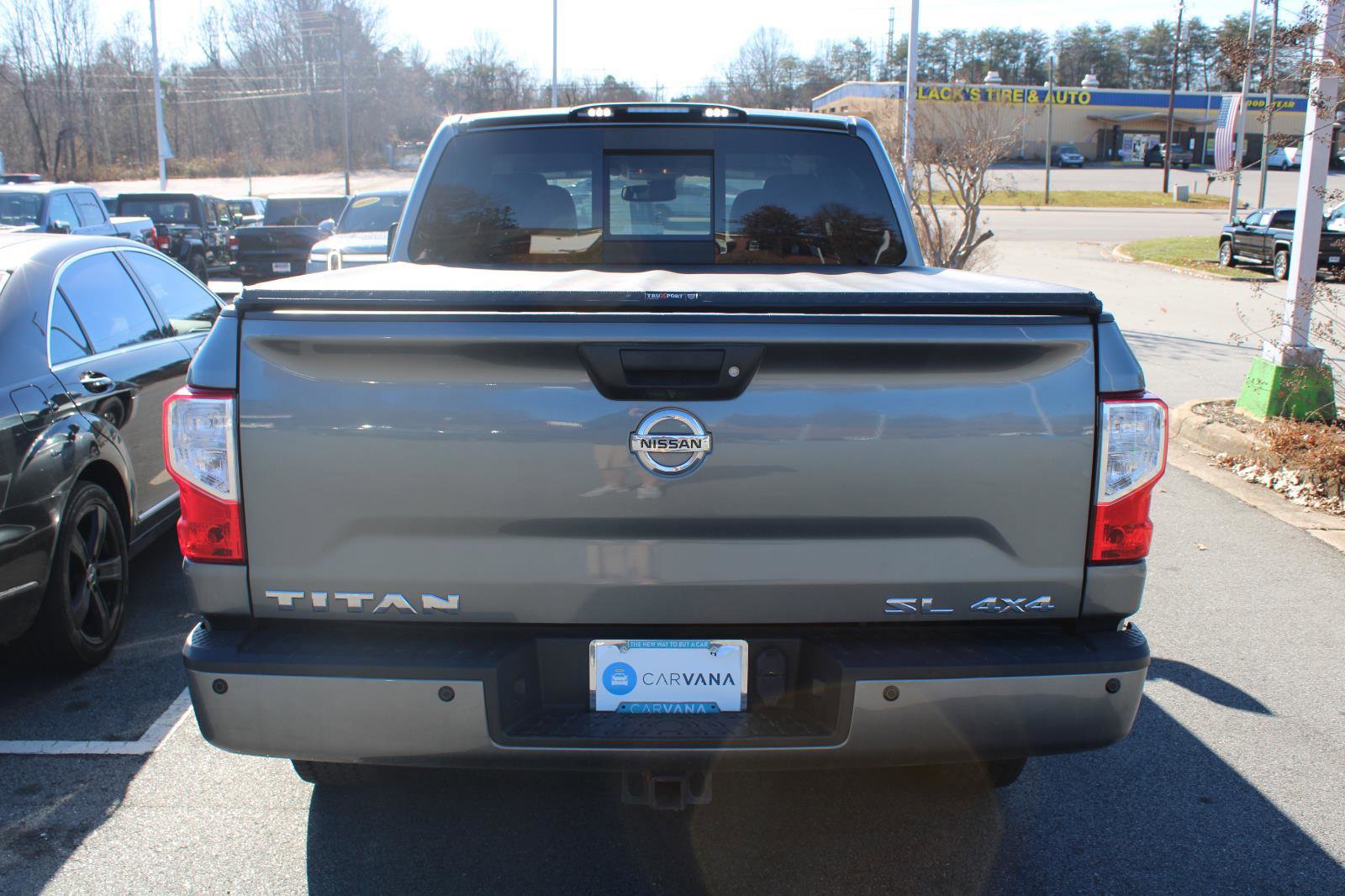 Used 2018 Nissan Titan SL w/ Chrome Package image 7