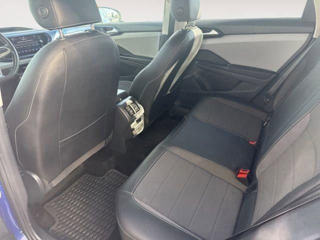 Used 2022 Volkswagen Taos SE image 12