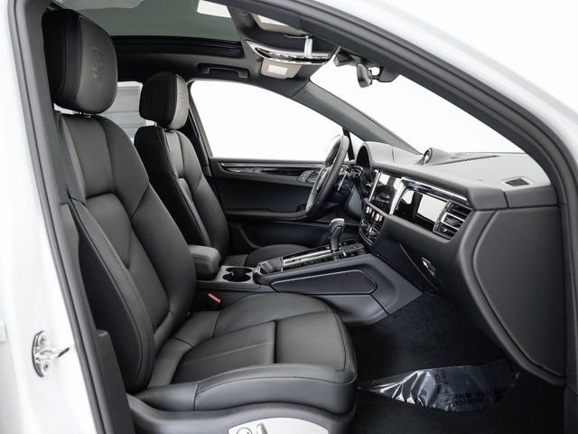 Certified 2025 Porsche Macan image 27