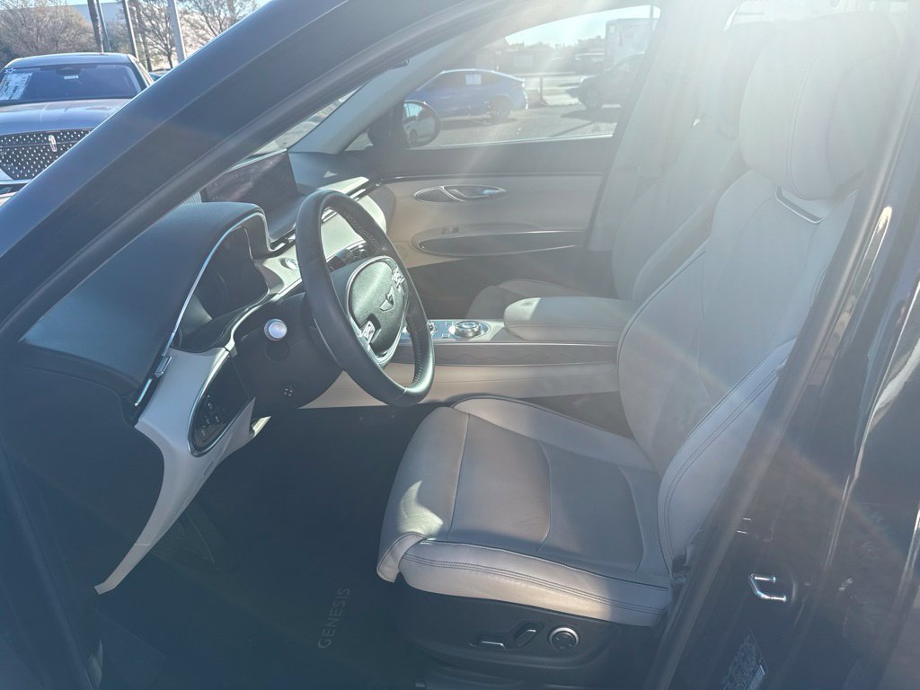 Used 2023 Genesis GV70 2.5T w/ Advanced Package AWD/4WD image 2