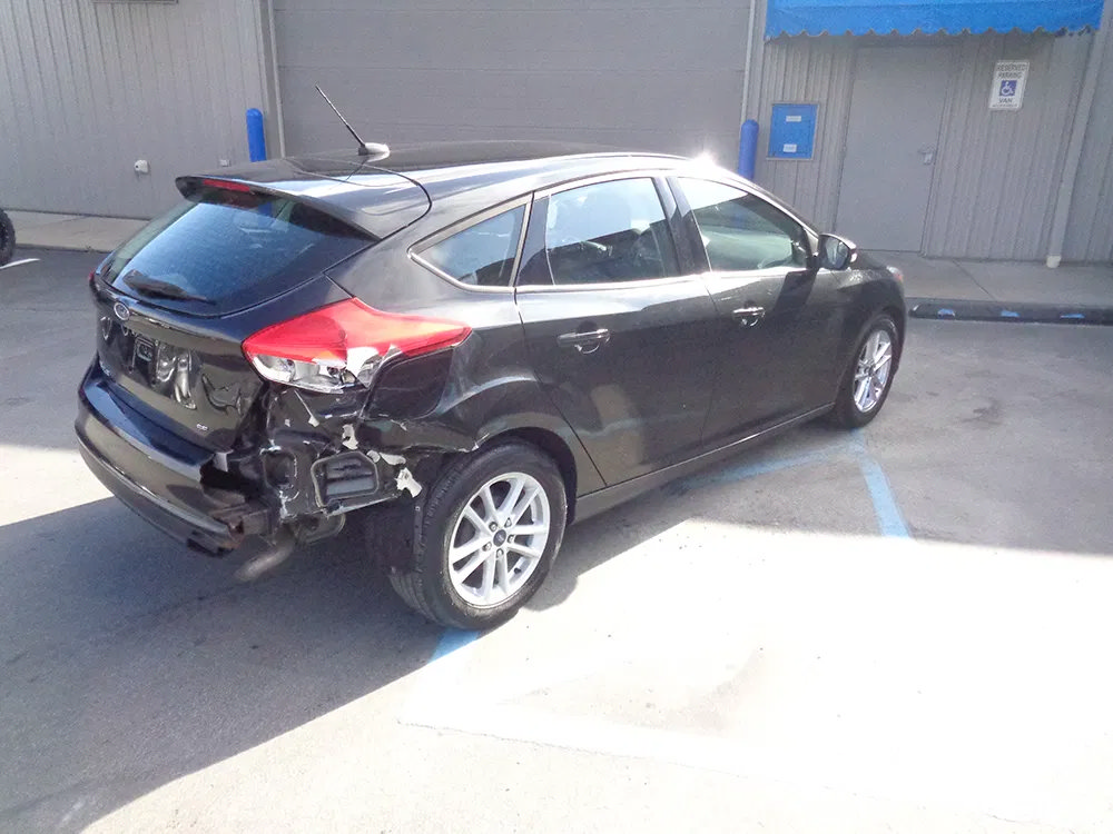 Used 2015 Ford Focus SE FWD image 1