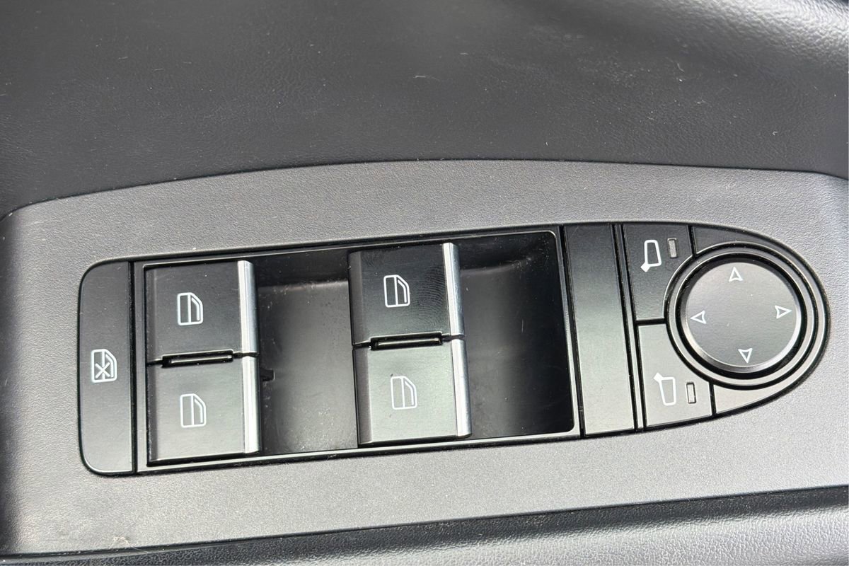 Used 2021 MAZDA MAZDA3 s image 33