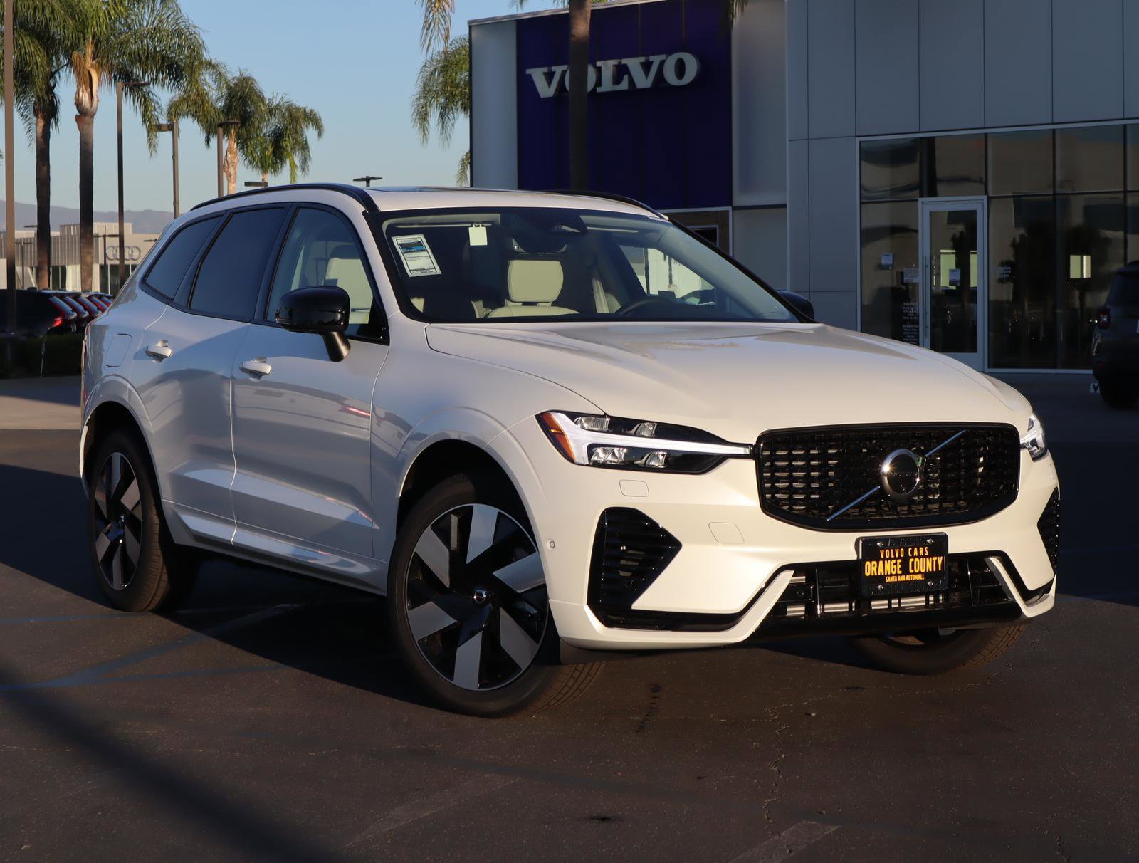Certified 2025 Volvo XC60 T8 Plus w/ Protection Package Premier