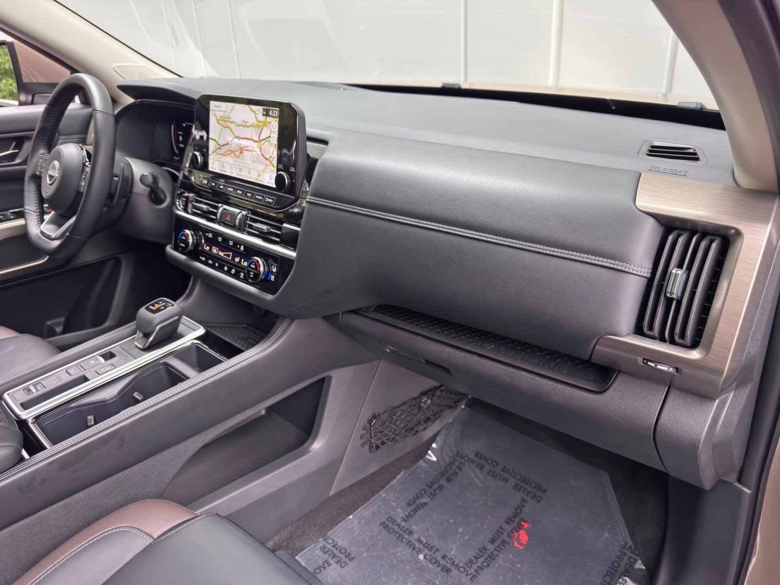 Used 2024 Nissan Pathfinder Platinum FWD image 14