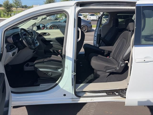 Used 2024 Chrysler Voyager LX FWD image 7