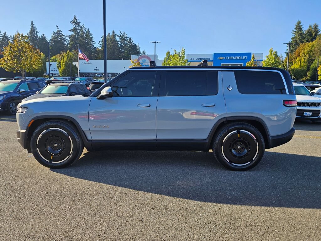 Used 2025 Rivian R1S Adventure Dual AWD/4WD image 8
