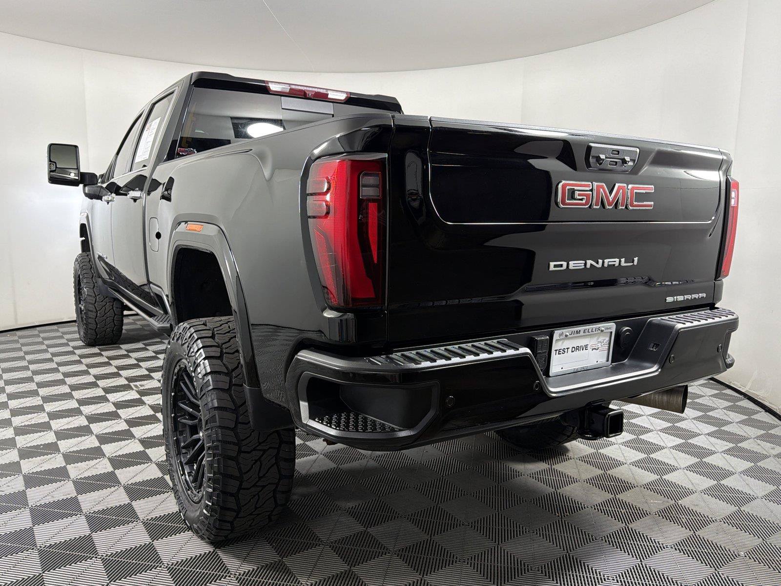 Used 2024 GMC Sierra 2500 Denali AWD/4WD image 4