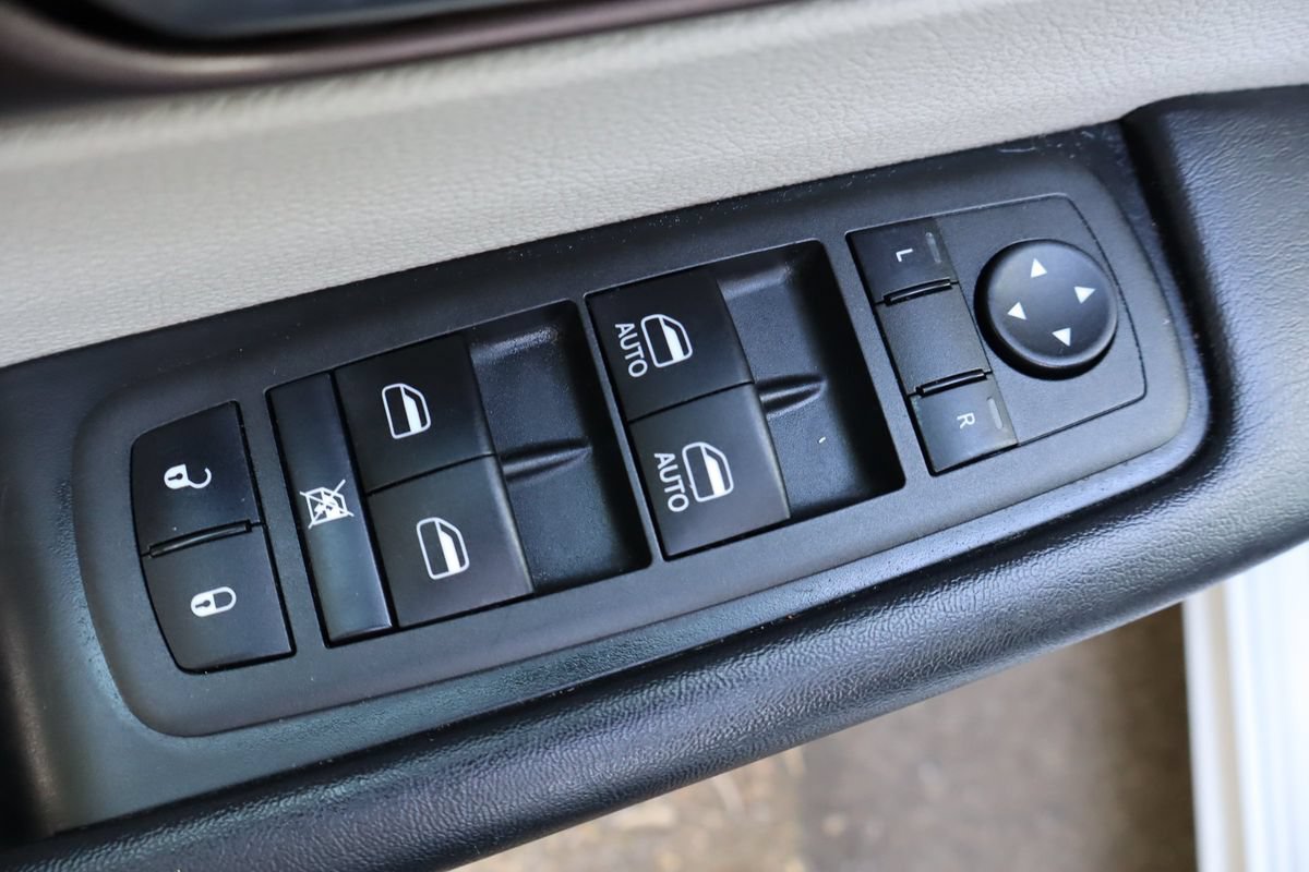 Used 2022 Chrysler Voyager LX FWD image 27