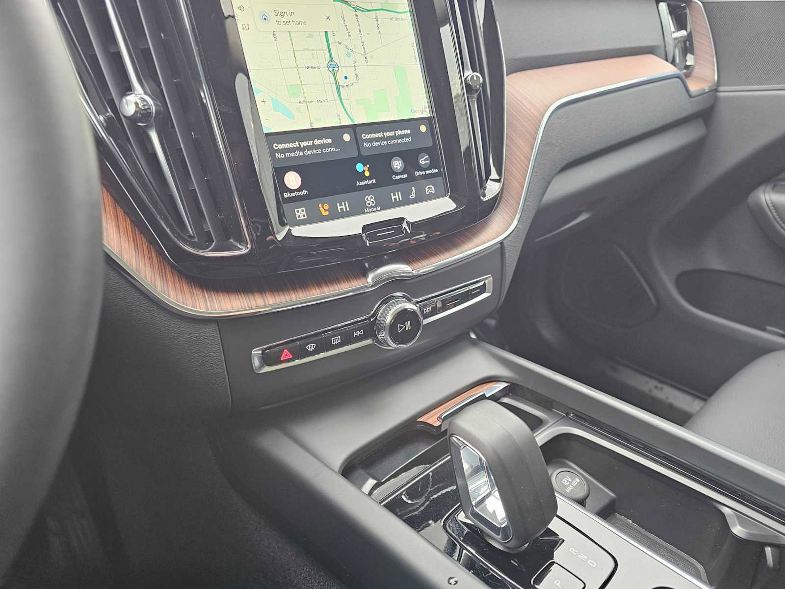 Certified 2024 Volvo XC60 T8 Plus w/ Protection Package Premier image 22