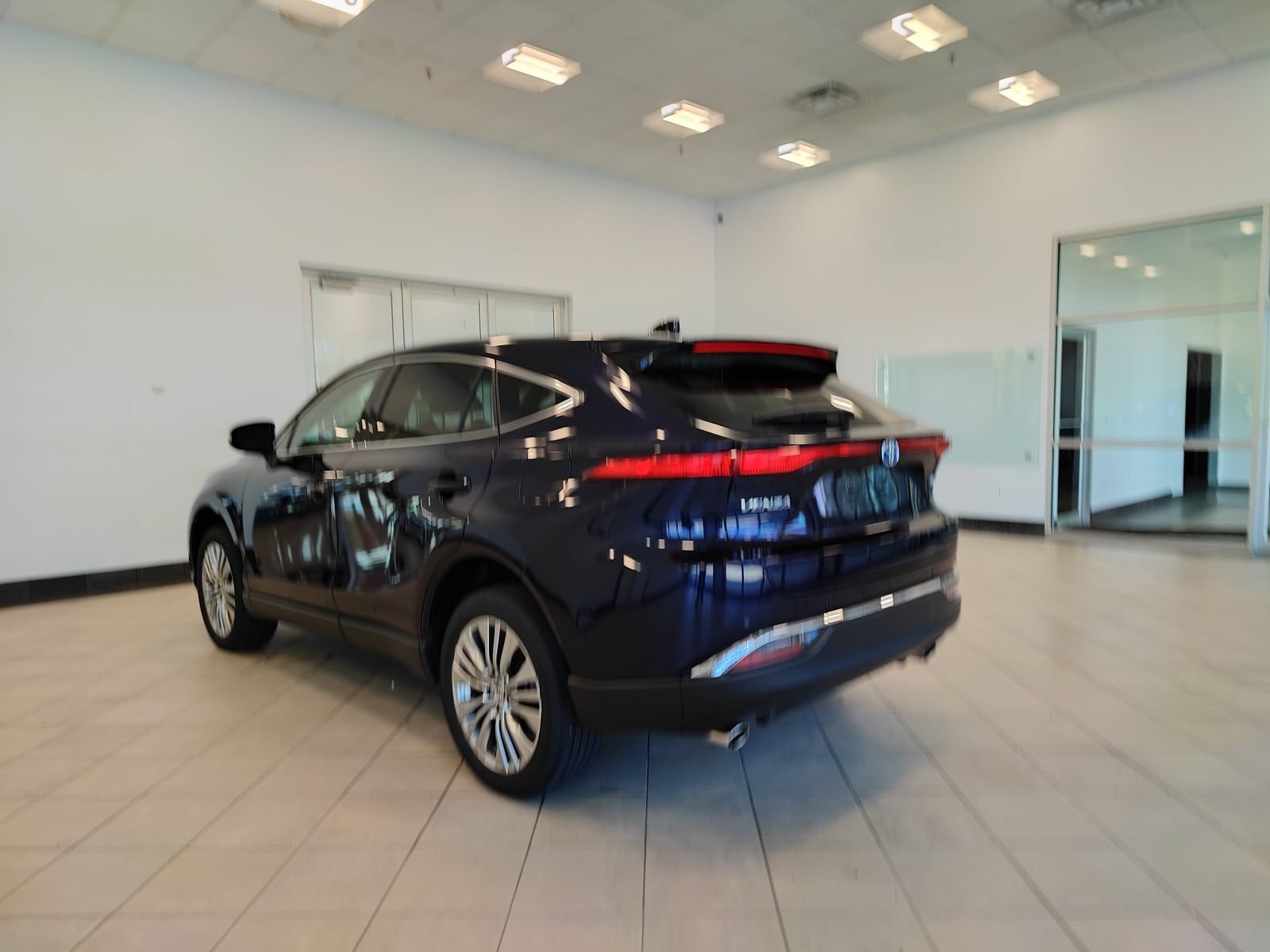 Used 2024 Toyota Venza Limited AWD/4WD image 5