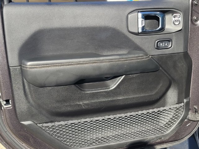 Used 2025 Jeep Wrangler Unlimited Sahara AWD/4WD image 14