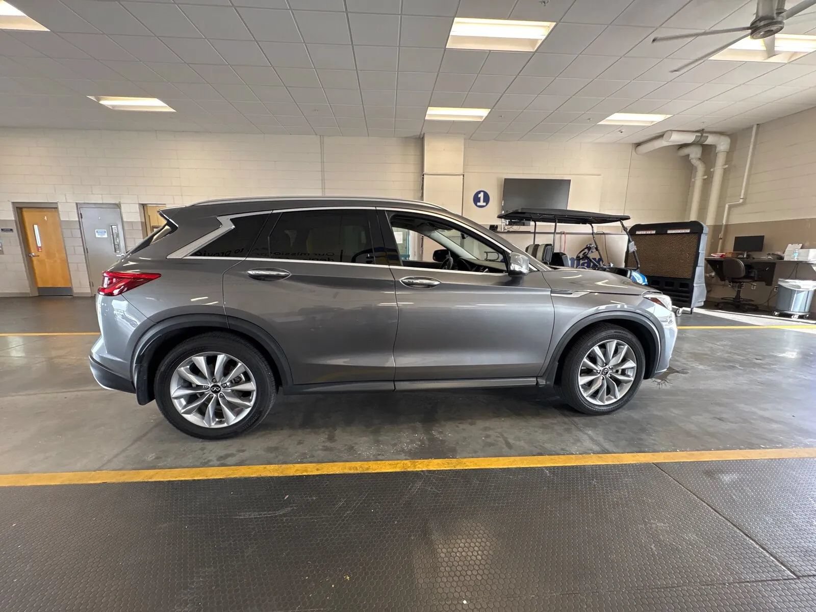 Used 2021 INFINITI QX50 Luxe FWD image 8