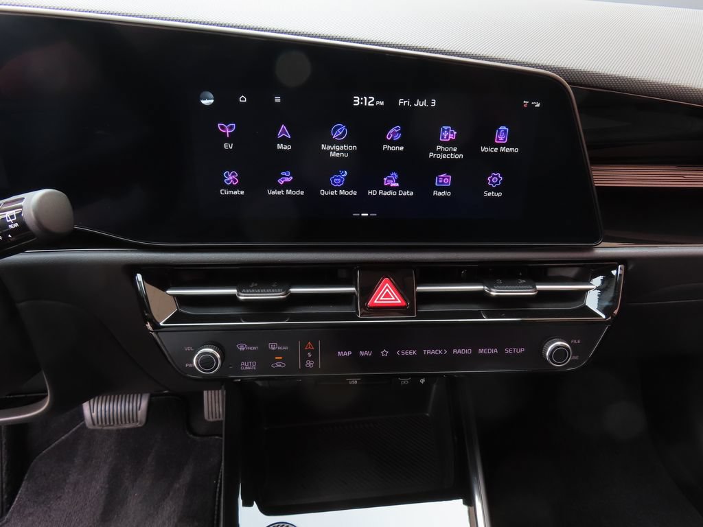 Certified 2024 Kia Niro Wind w/ Wind Preserve Package FWD image 18