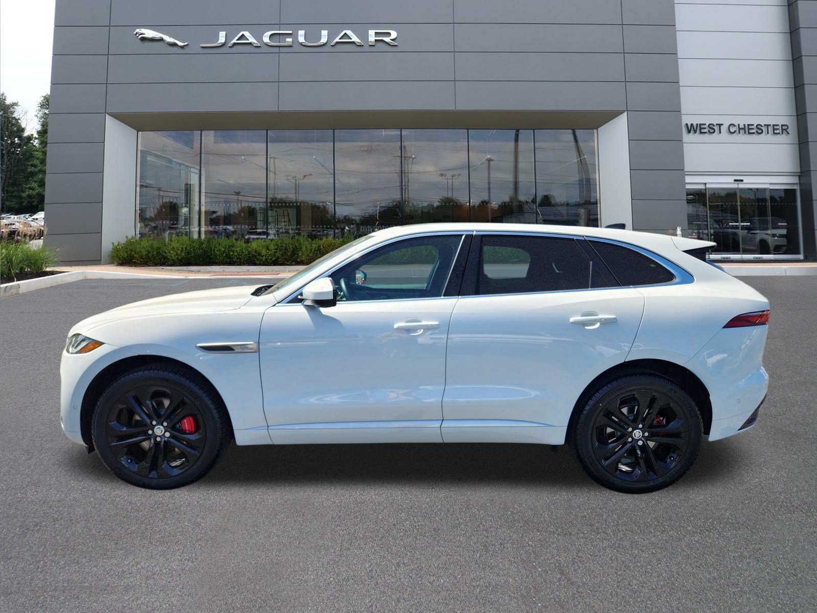 Certified 2024 Jaguar F-PACE R-Dynamic S AWD/4WD image 5