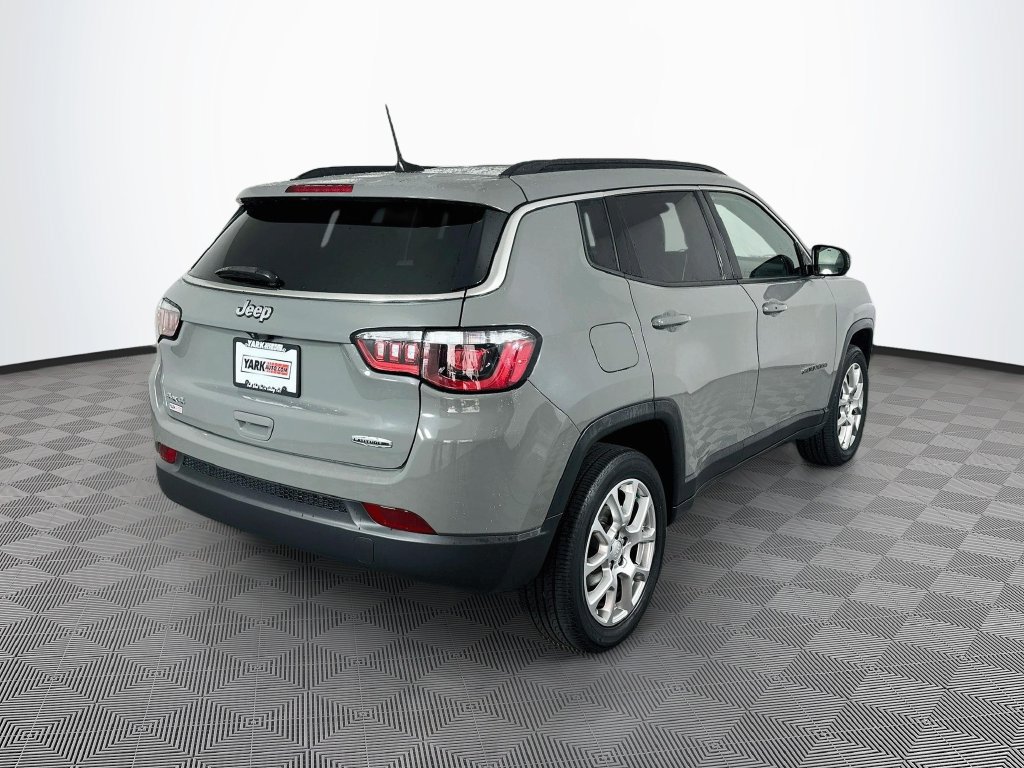 Used 2023 Jeep Compass Latitude AWD/4WD image 11