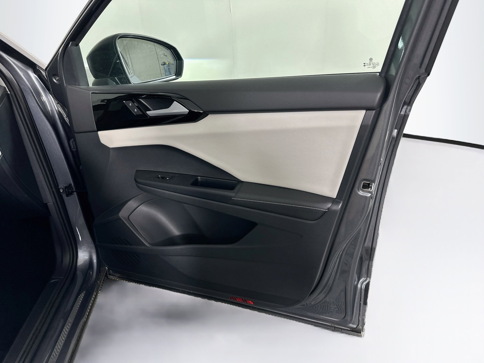 Used 2025 Volkswagen Taos S FWD image 30