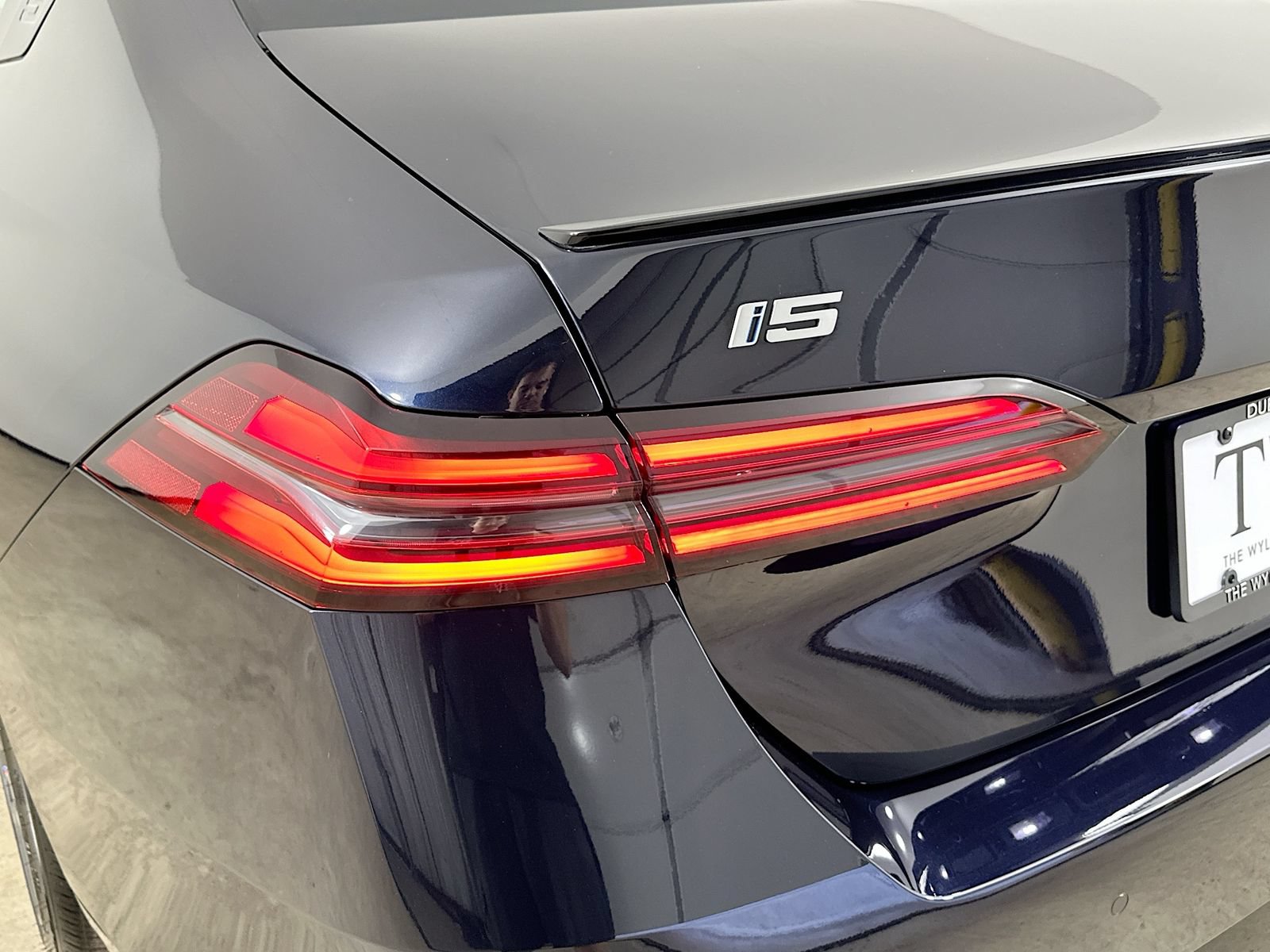New 2026 BMW i5 eDrive40 w/ M Sport Package AWD/4WD image 12