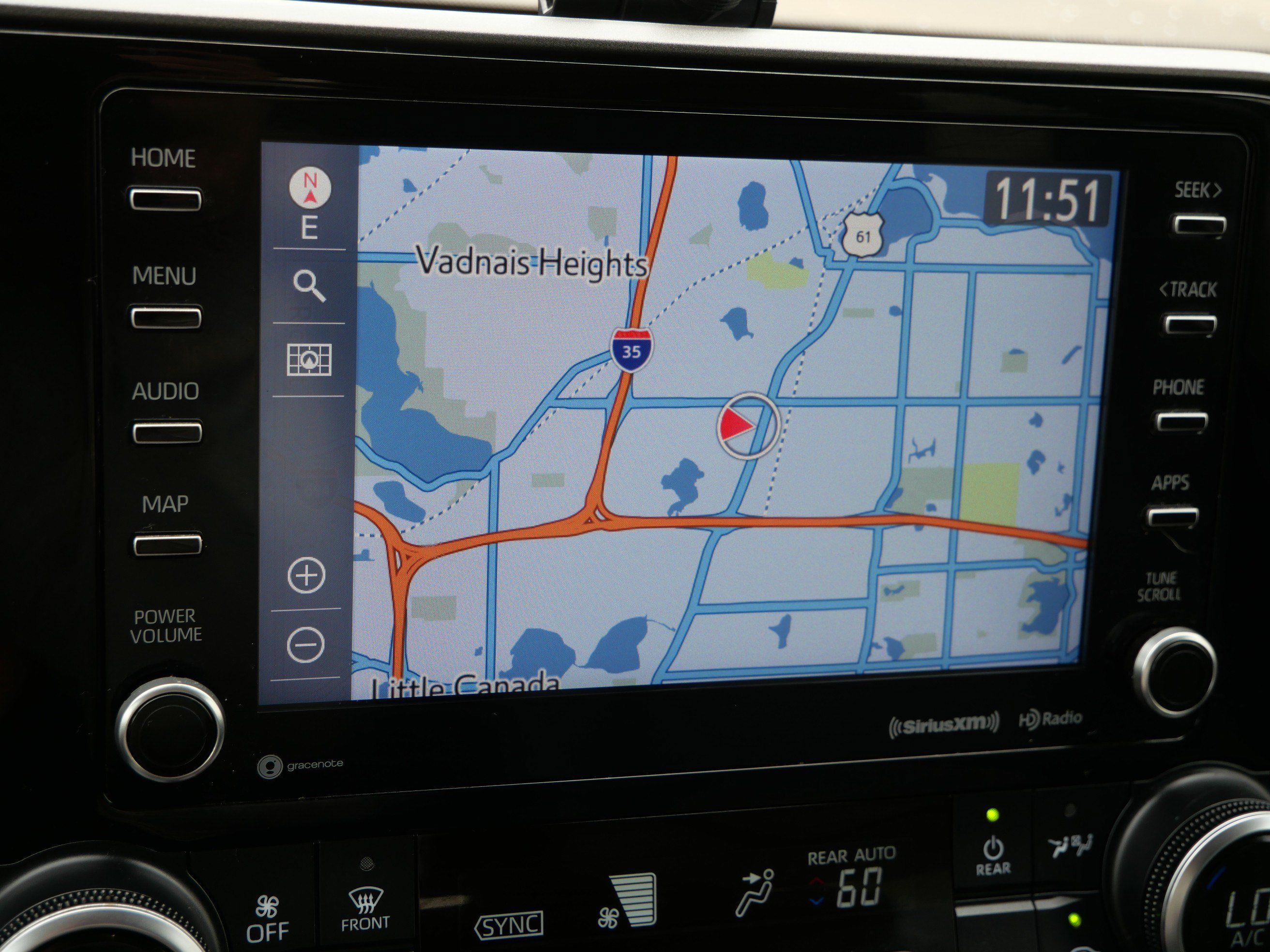 Used 2021 Toyota Highlander XLE AWD/4WD image 22