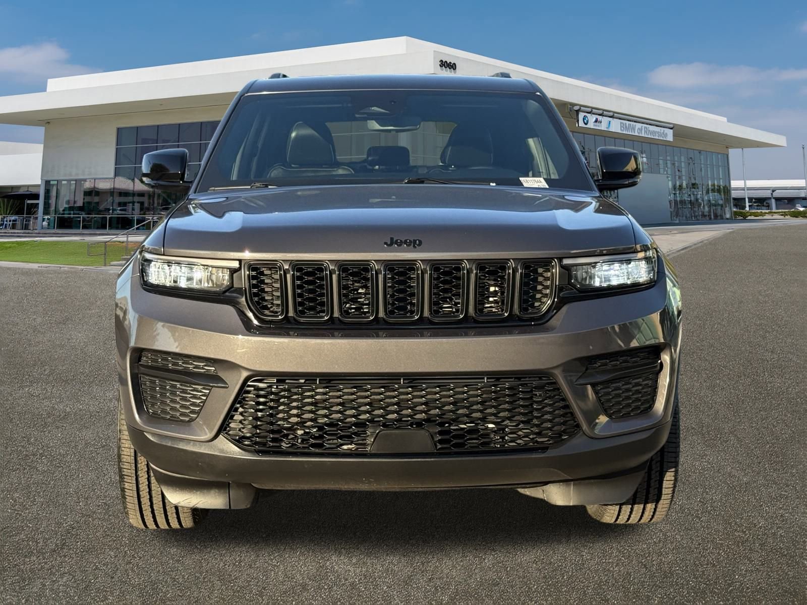 Used 2022 Jeep Grand Cherokee Altitude image 3