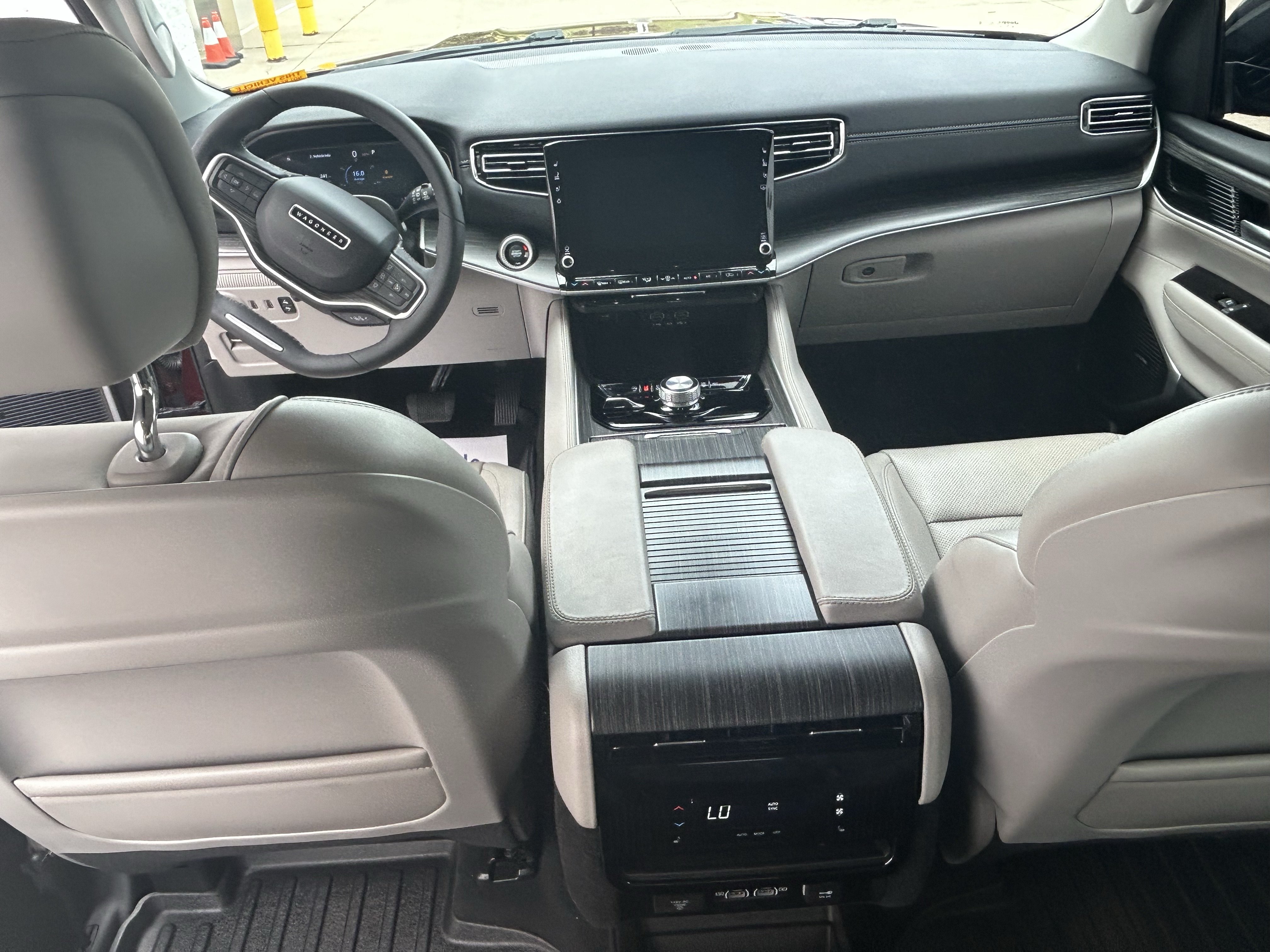 Used 2023 Jeep Wagoneer Series II w/ Premium Group I AWD/4WD image 21