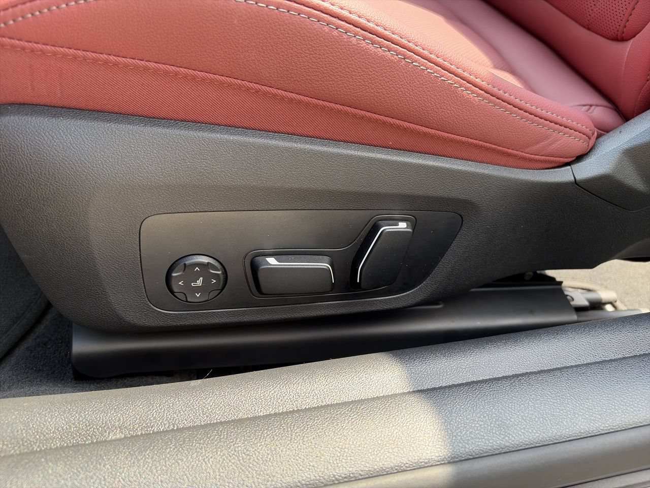 Used 2027 BMW M440i Convertible RWD image 15