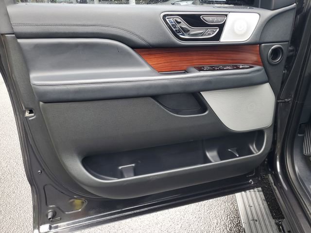 Used 2023 Lincoln Navigator L Reserve AWD/4WD image 7