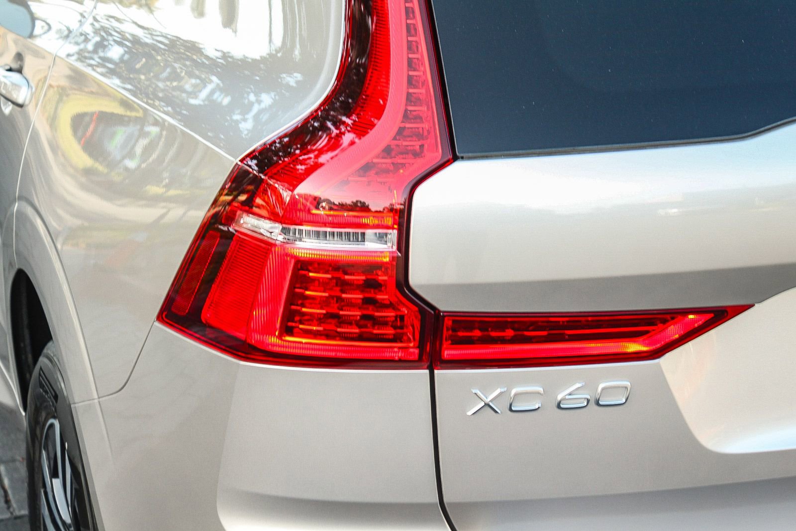 Used 2025 Volvo XC60 B5 Core AWD/4WD image 9