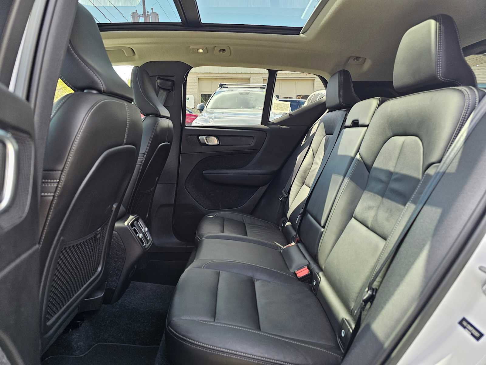 Certified 2023 Volvo XC40 B5 Plus w/ Driver Assist Package AWD/4WD image 18