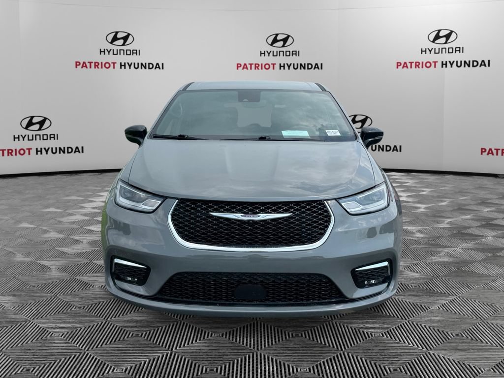 Used 2025 Chrysler Pacifica Select FWD image 8
