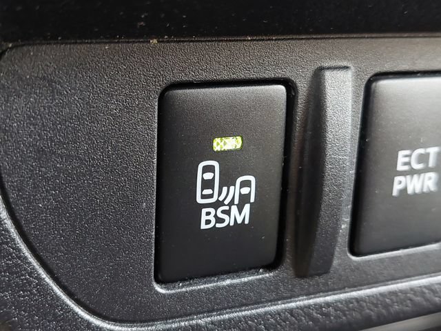 Used 2019 Toyota Tacoma TRD Off-Road w/ Technology Package AWD/4WD image 24