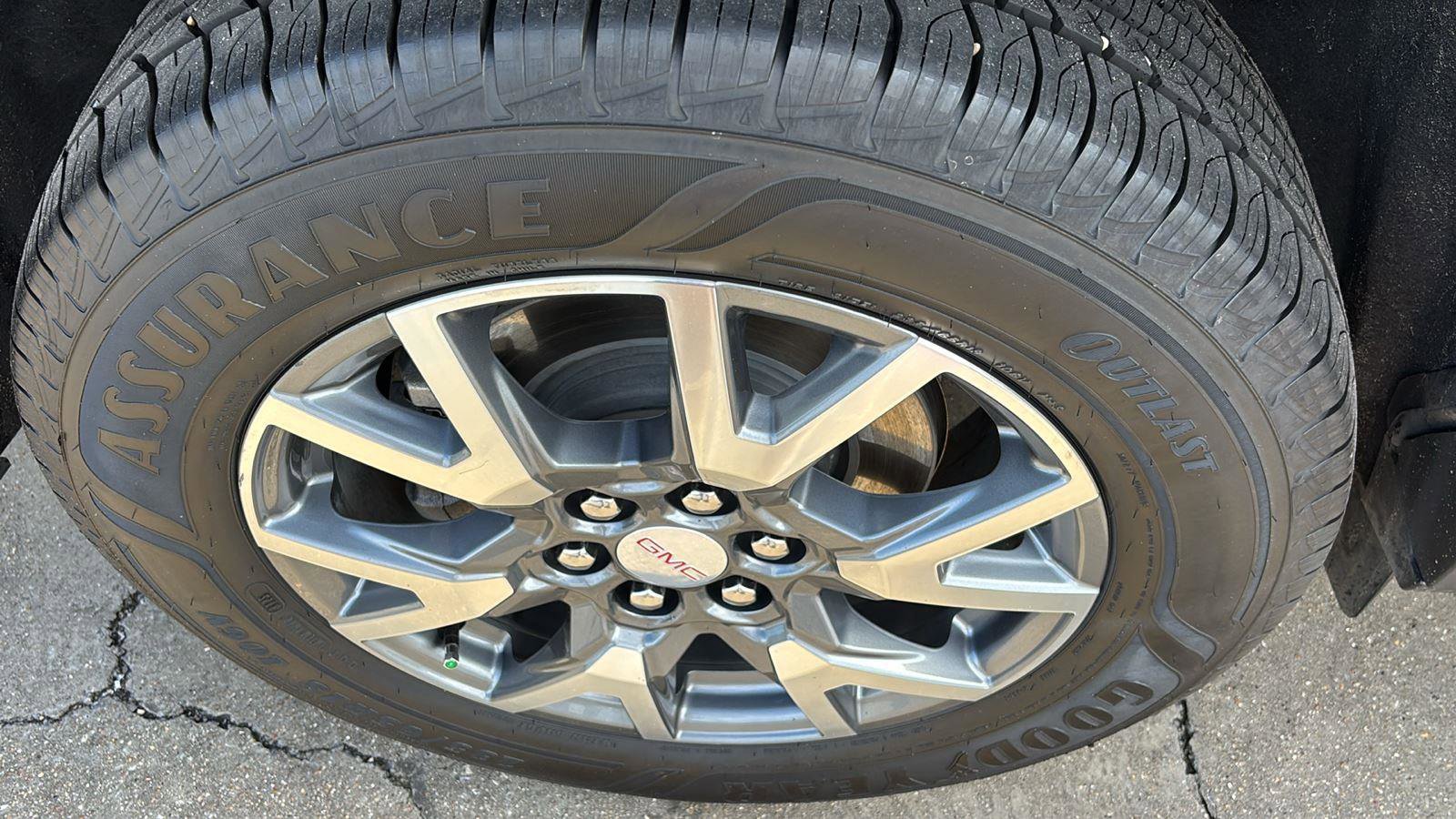 Certified 2023 GMC Acadia SLT w/ Technology Package FWD image 10
