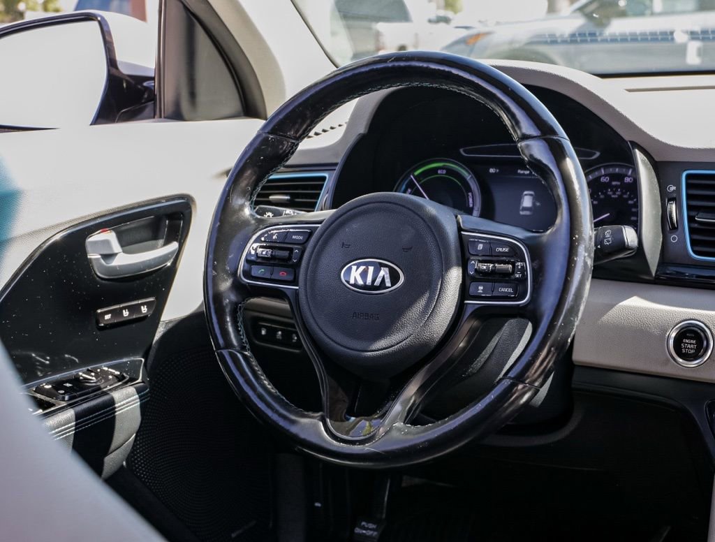 Used 2018 Kia Niro EX Premium FWD image 23