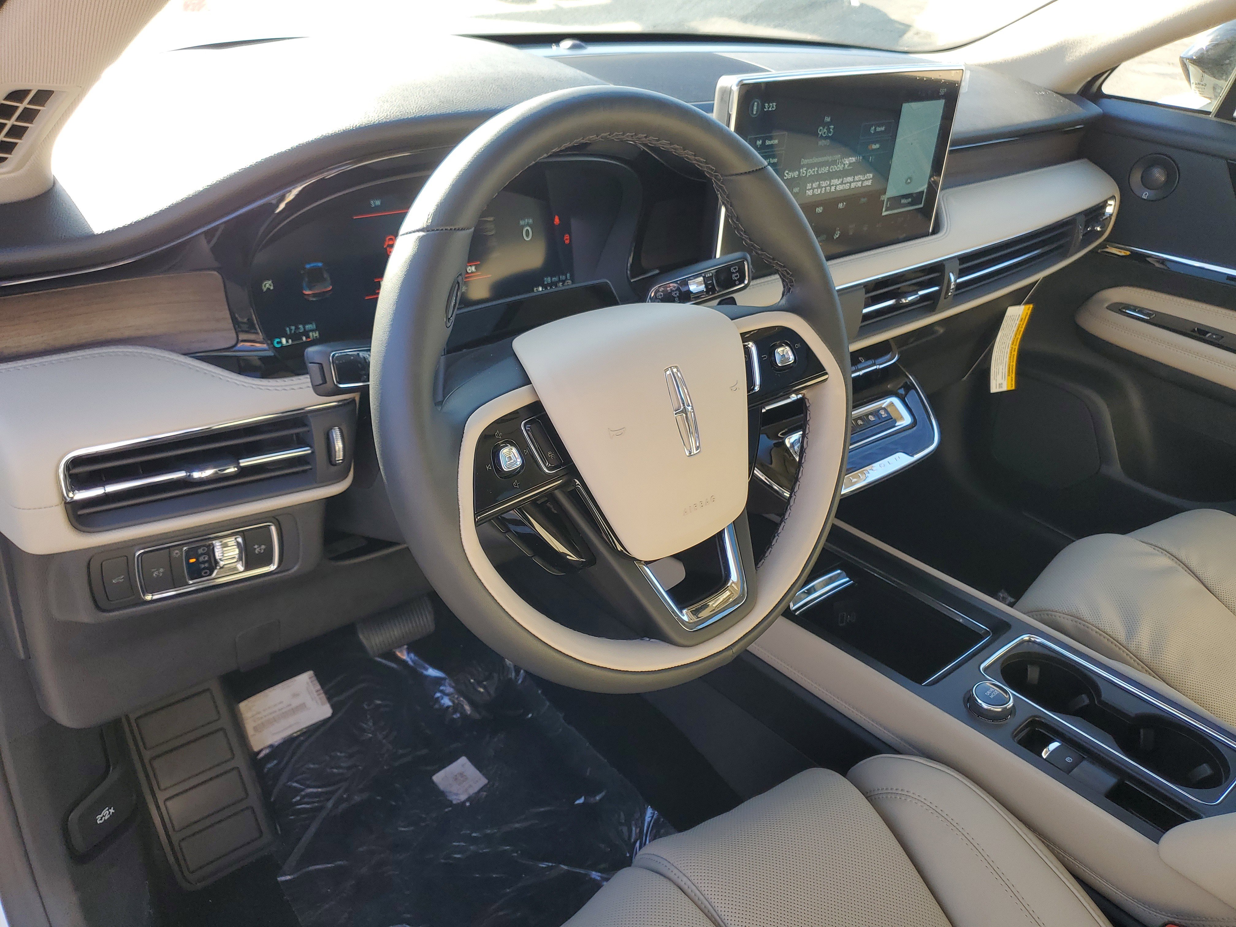 New 2025 Lincoln Corsair Reserve w/ Equipment Group 202A image 13