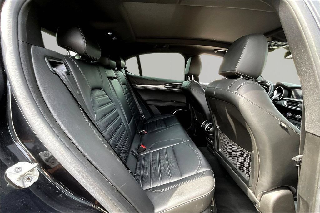 Used 2023 Alfa Romeo Stelvio Veloce AWD/4WD image 26