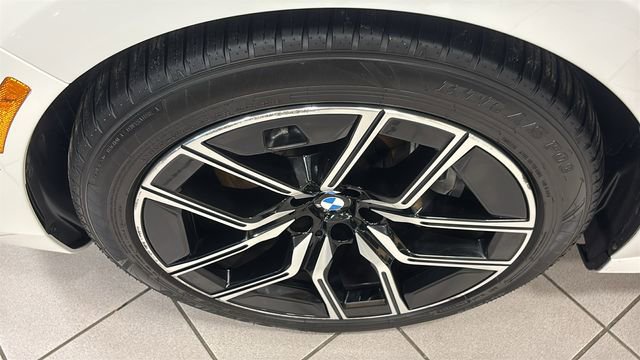Used 2025 BMW 740i xDrive AWD/4WD image 35