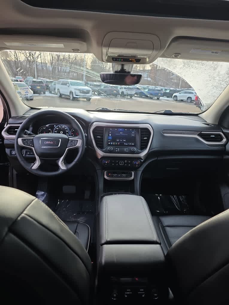 Used 2023 GMC Acadia Denali w/ Black Diamond Edition image 7