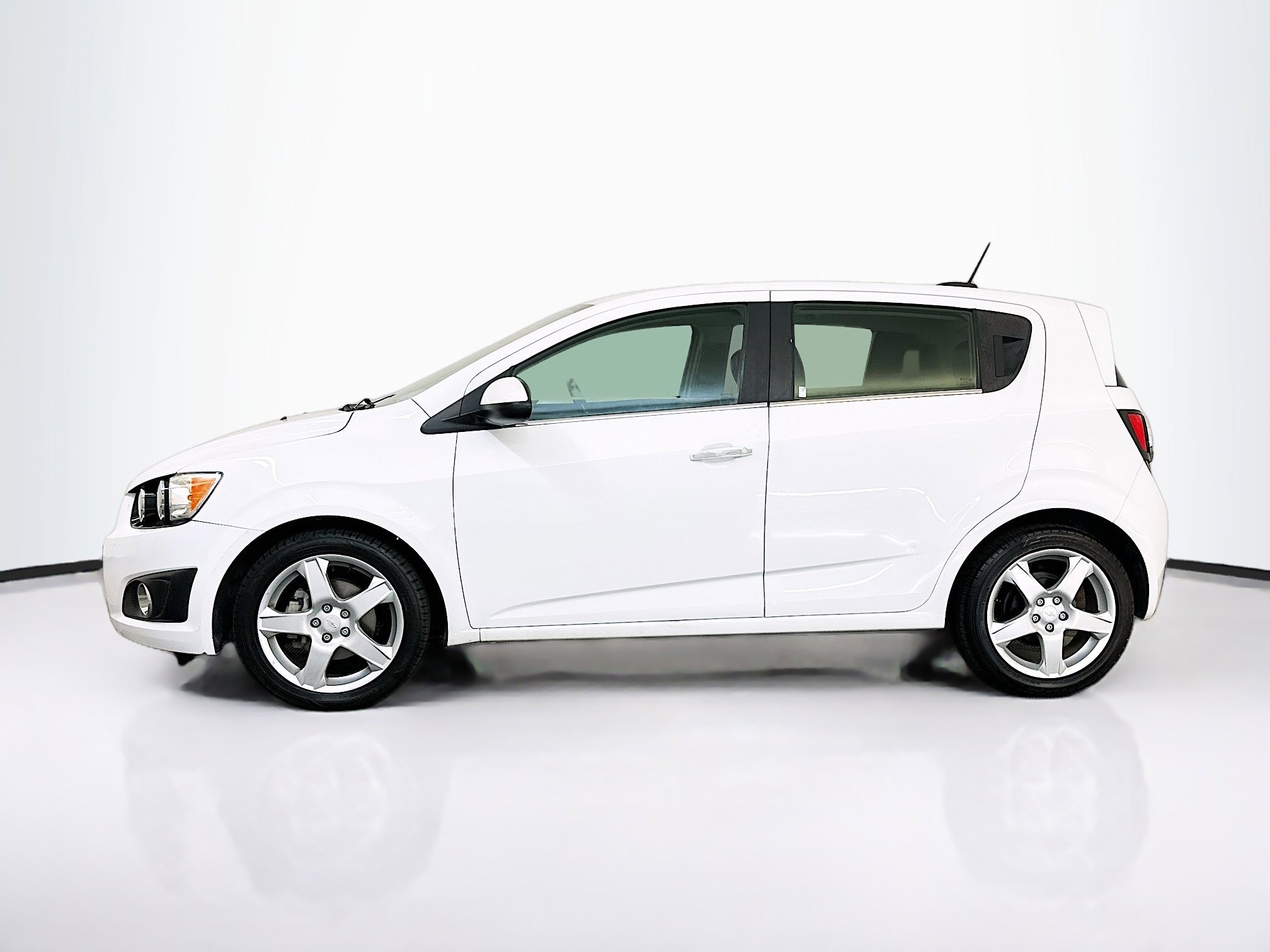 Used 2015 Chevrolet Sonic LTZ image 4