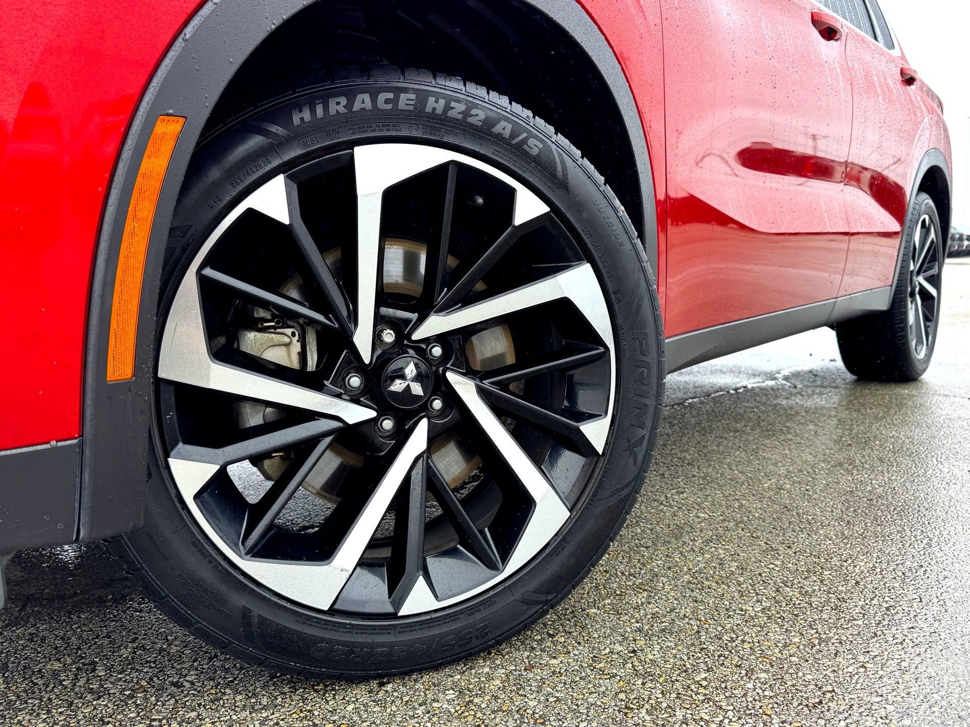 Used 2022 Mitsubishi Outlander SE image 2