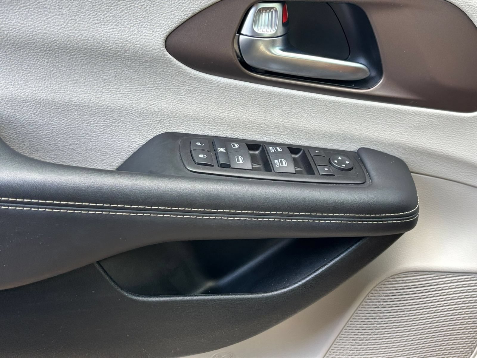 Used 2024 Chrysler Voyager LX FWD image 18