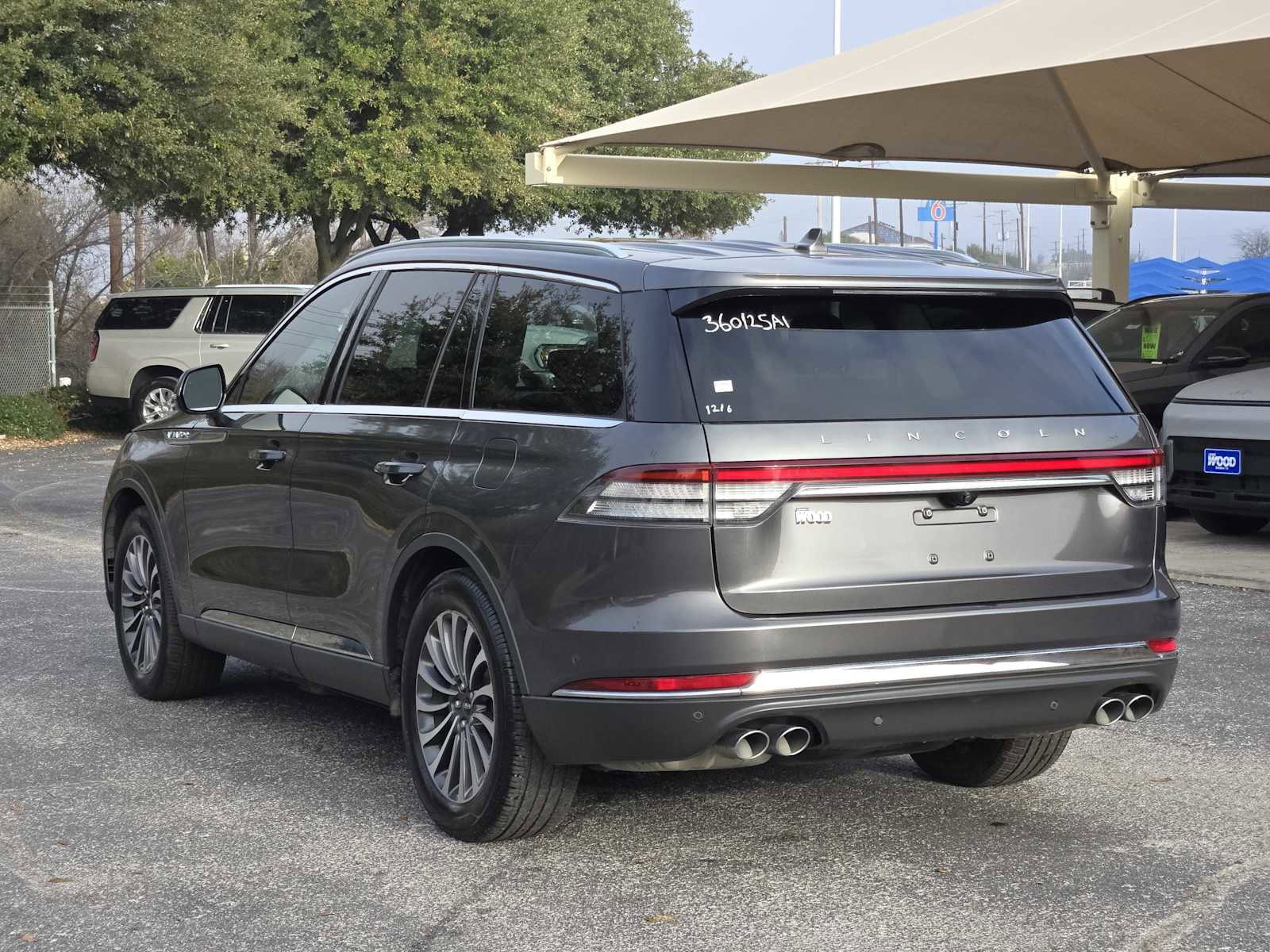 Used 2020 Lincoln Aviator Reserve w/ Equipment Group 201A image 6
