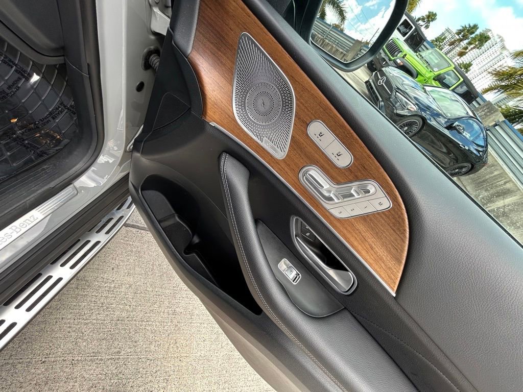 Used 2024 Mercedes-Benz GLS 450 4MATIC w/ AMG Line Exterior image 31